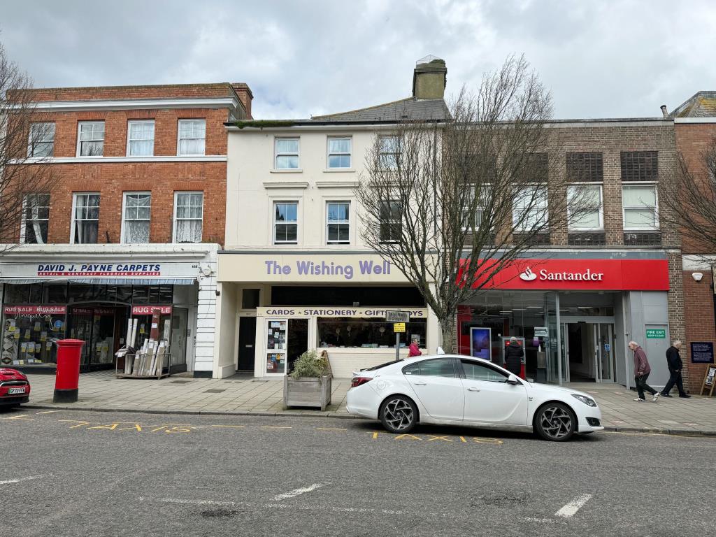 Lot: 169 - COMMERCIAL PREMISES AND A PAIR OF TWO- BEDROOM FLATS FOR INVESTMENT - General view of the property within the parade